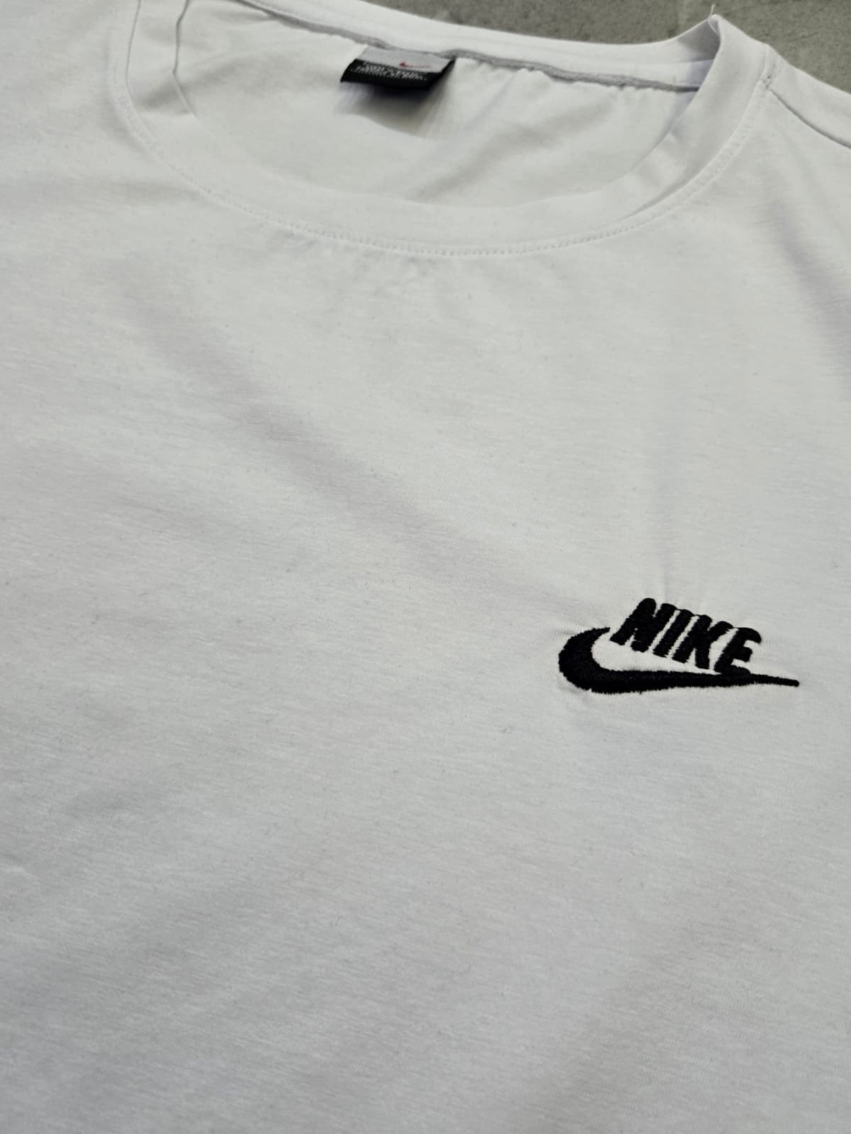 CAMISETA BASIC NK BRANCA