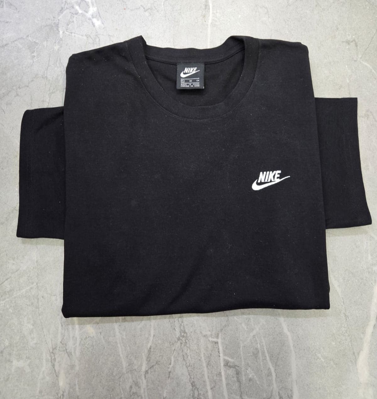 CAMISETA BASIC NK PRETA