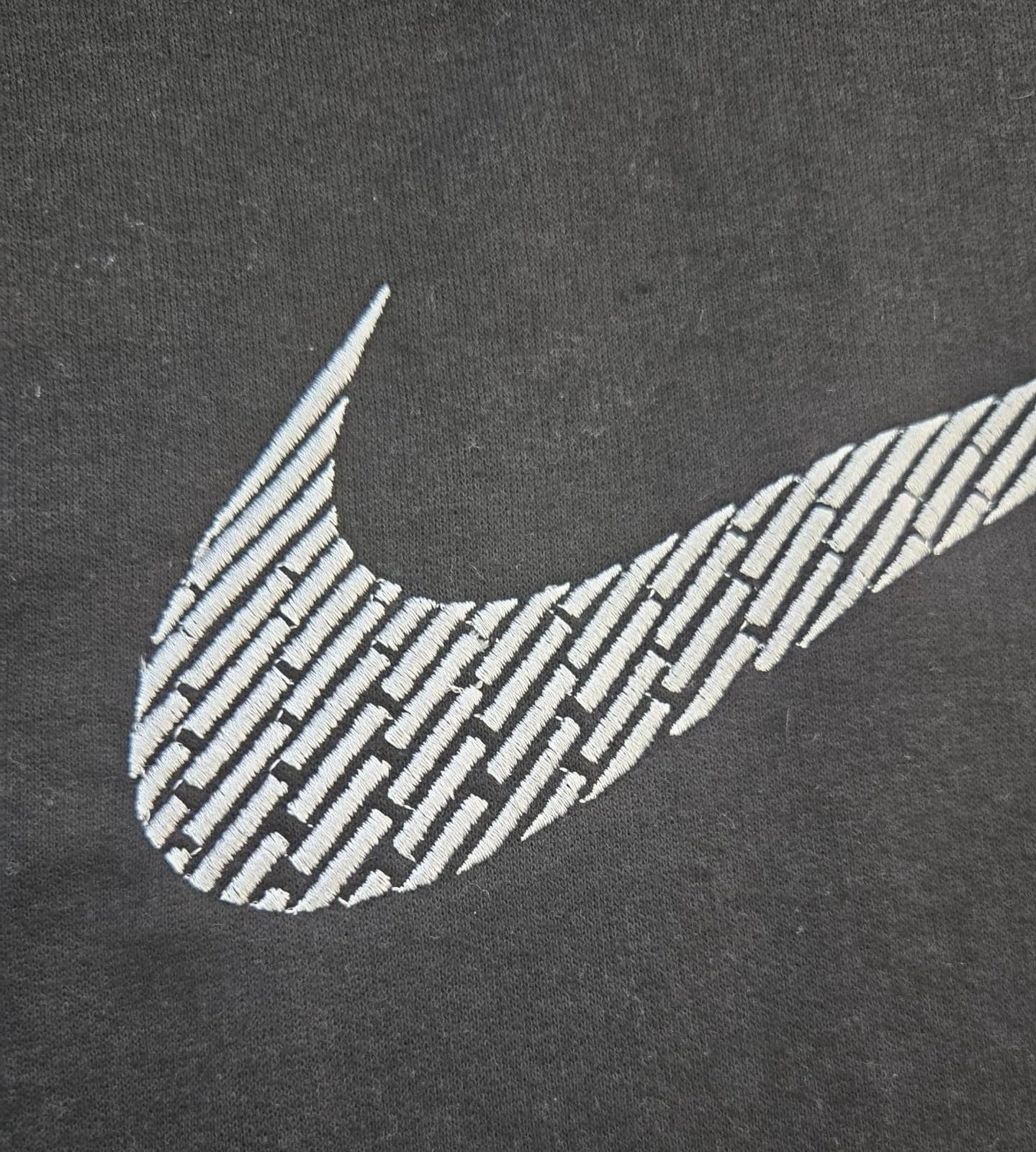 MOLETOM CANGURU NK SWOOSH BORDADO PRETO