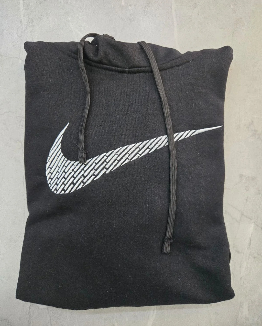 MOLETOM CANGURU NK SWOOSH BORDADO PRETO