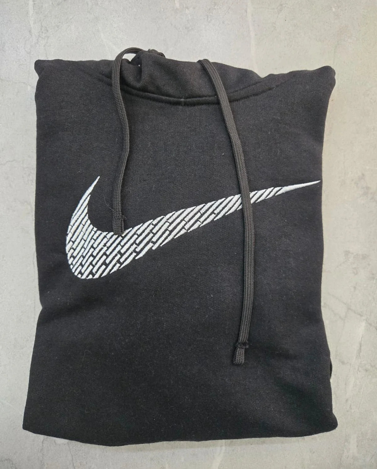 MOLETOM CANGURU NK SWOOSH BORDADO PRETO