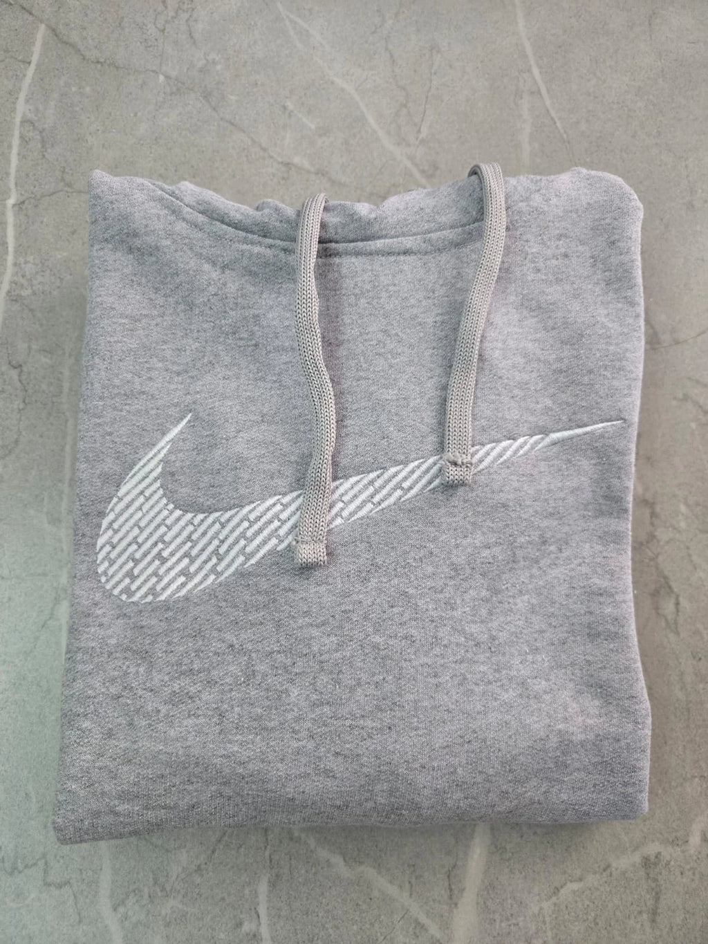 MOLETOM CANGURU NK SWOOSH BORDADO CINZA