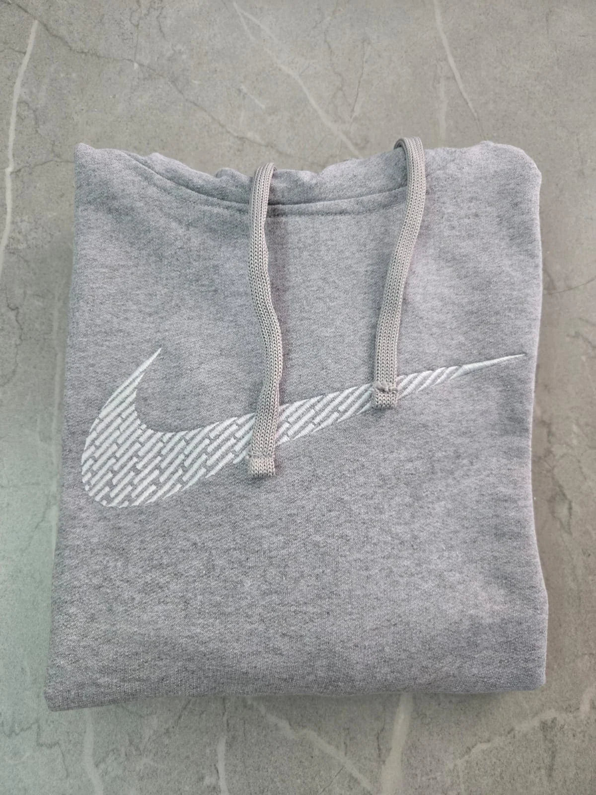 MOLETOM CANGURU NK SWOOSH BORDADO CINZA