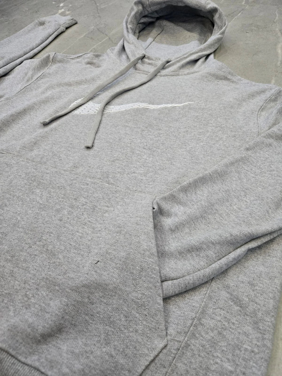 MOLETOM CANGURU NK SWOOSH BORDADO CINZA