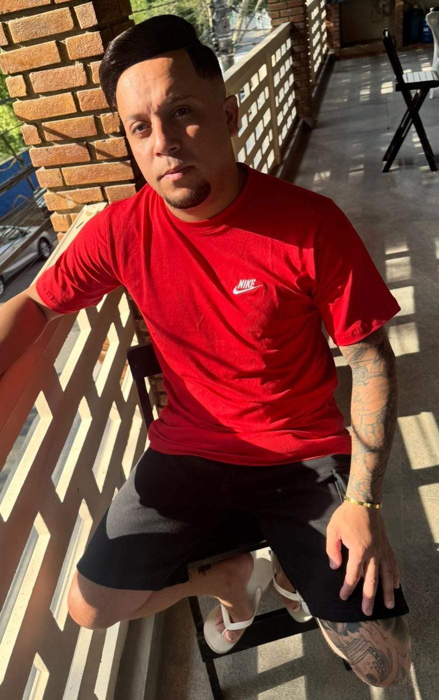 CAMISETA BASIC NK VERMELHA